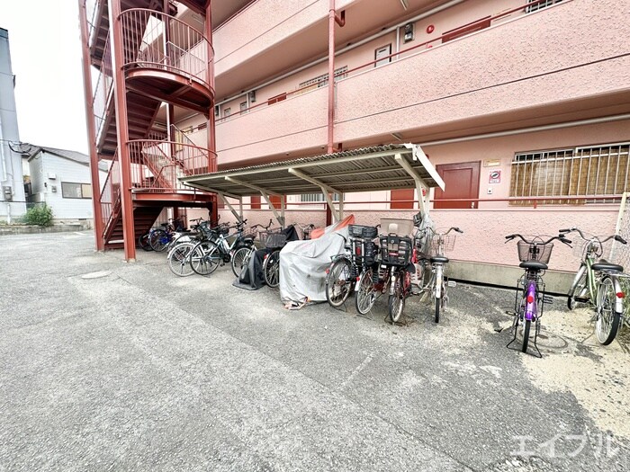 物件外観写真6　(駐輪場)