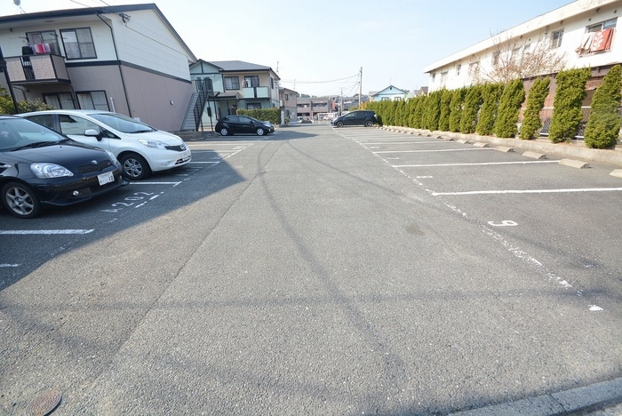 物件外観写真2　(駐車場)
