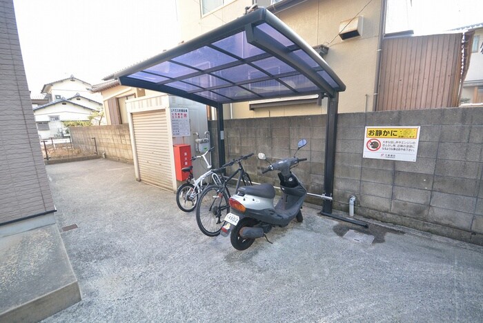 物件外観写真3　(駐輪場)