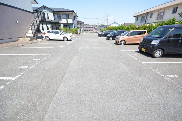 物件外観写真3　(駐車場)