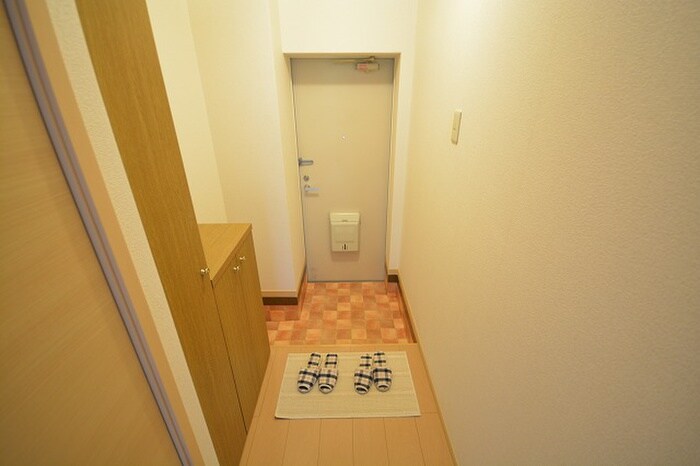 物件内観写真16　(玄関)