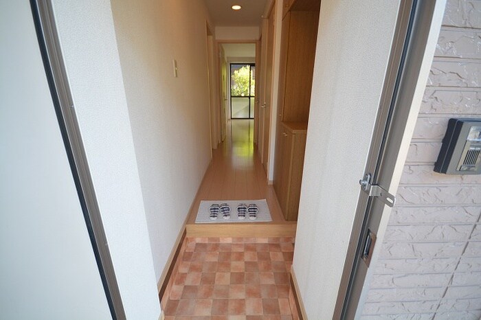 物件内観写真18　(玄関)