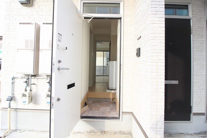 物件内観写真8　(玄関)