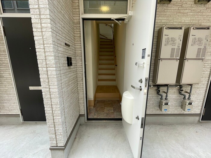 物件内観写真9　(玄関)