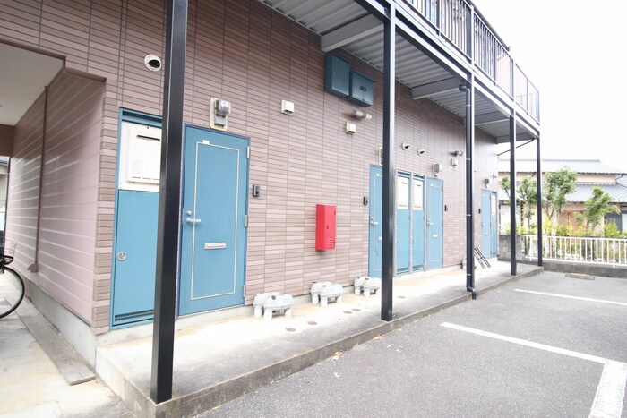 物件外観写真2　(エントランス部分)