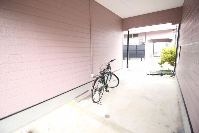物件外観写真4　(駐輪場)