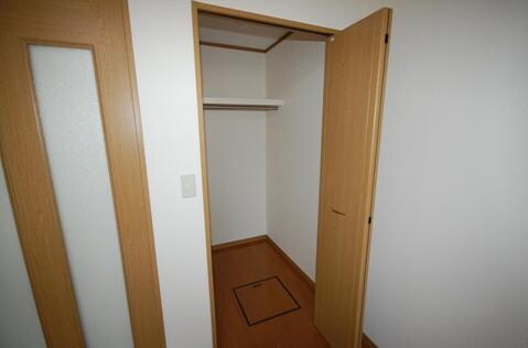 物件内観写真12　(収納)