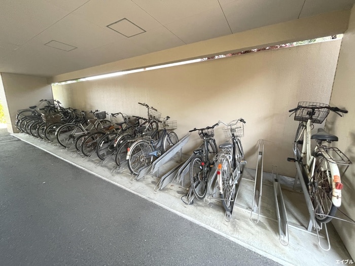 グランドゥール古祇園の駐輪場