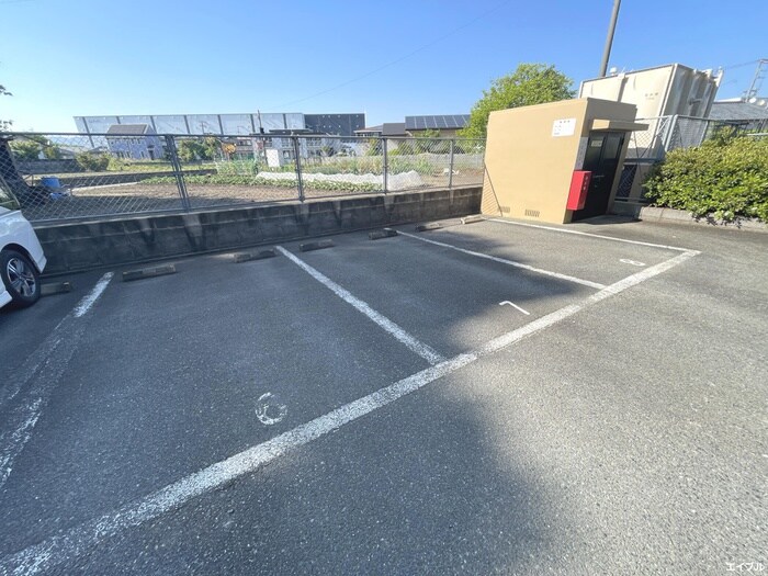 物件外観写真5　(駐車場)