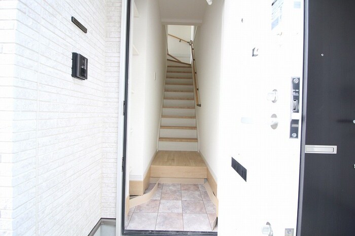 物件内観写真8　(玄関)