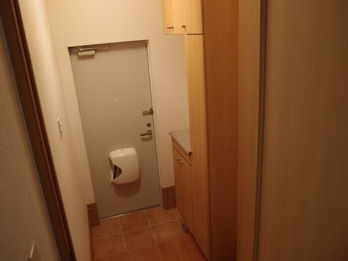 物件内観写真9　(玄関)