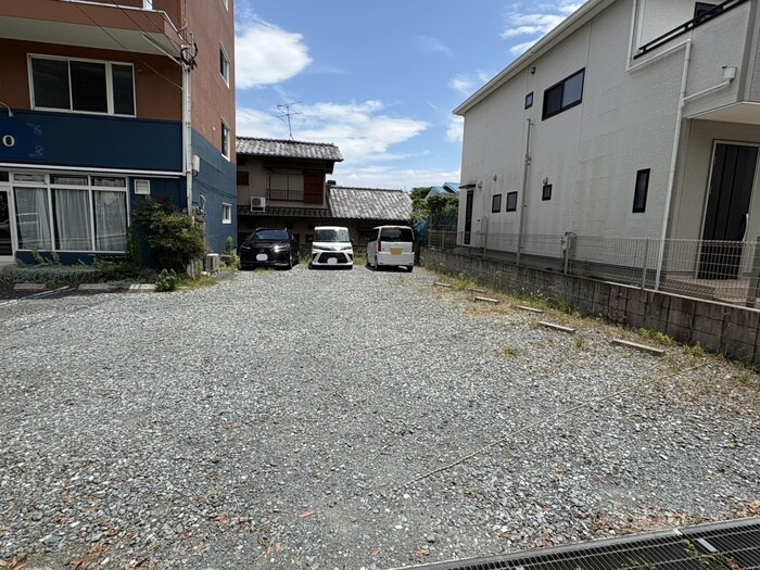 物件外観写真4　(駐車場)