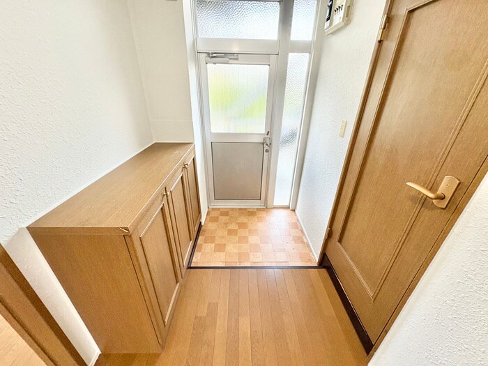 物件内観写真14　(玄関)