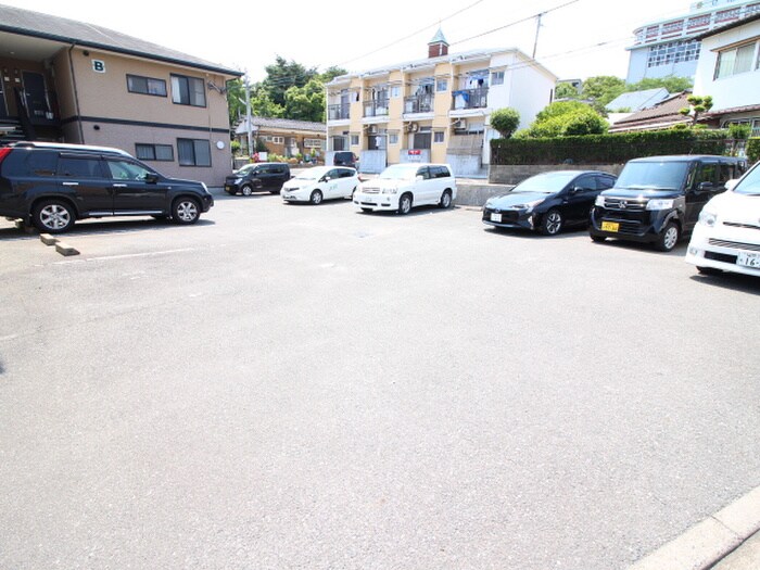 物件外観写真5　(駐車場)