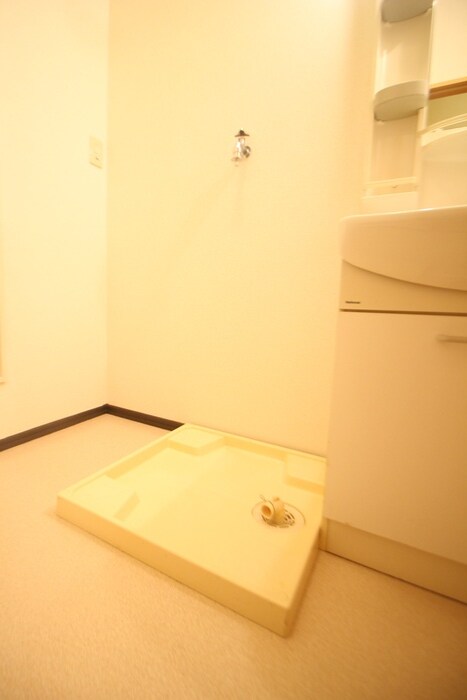 物件内観写真10　(洗濯機置場)