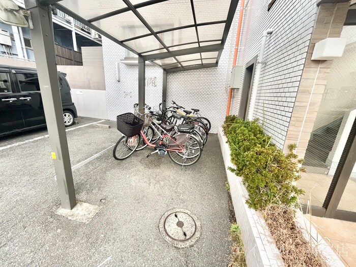 物件外観写真2　(駐輪場)
