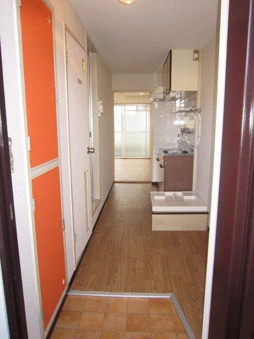 物件内観写真4　(玄関)