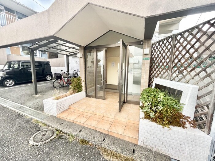 物件外観写真3　(エントランス部分)
