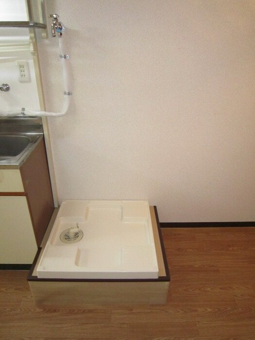 物件内観写真11　(洗濯機置場)