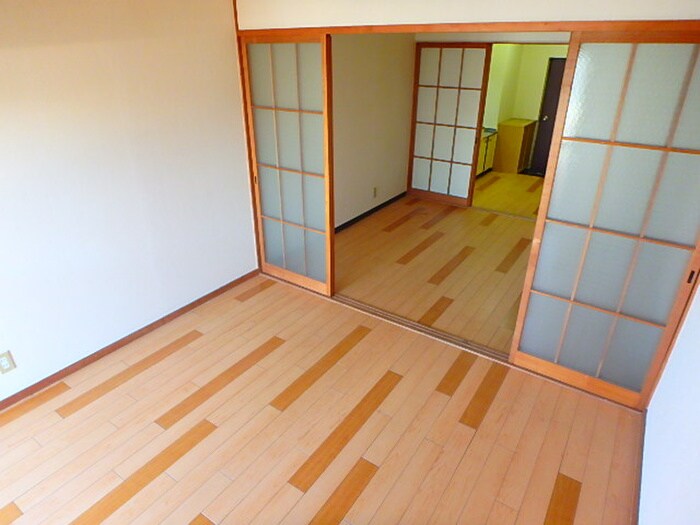 物件内観写真2　(居室)