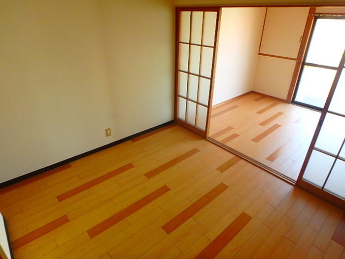 物件内観写真3　(居室)