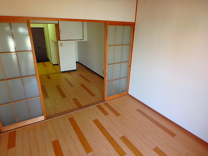 物件内観写真4　(居室)