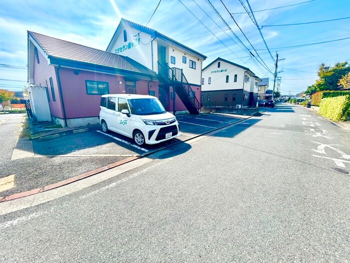 物件外観写真2　(駐車場)