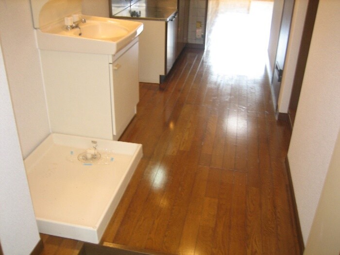 物件内観写真10　(洗濯機置場)