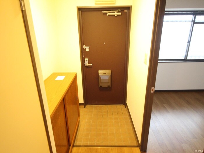 物件内観写真18　(玄関)