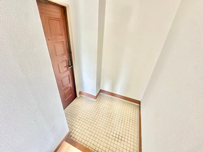 物件内観写真10　(玄関)