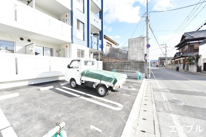 物件外観写真5　(駐車場)