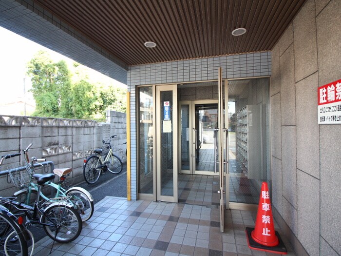 物件外観写真2　(エントランス部分)