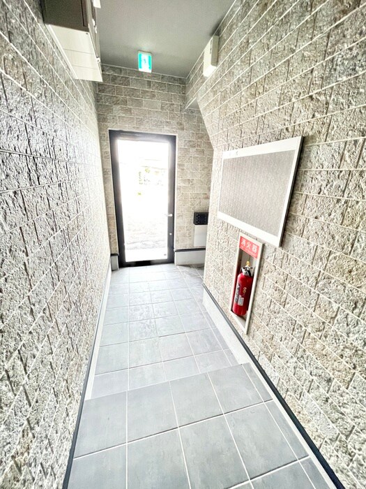 物件外観写真5　(エントランス部分)