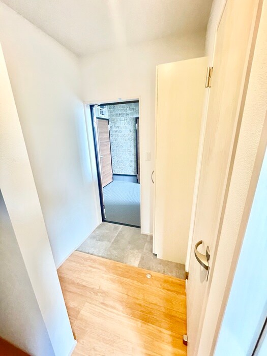 物件内観写真12　(玄関)