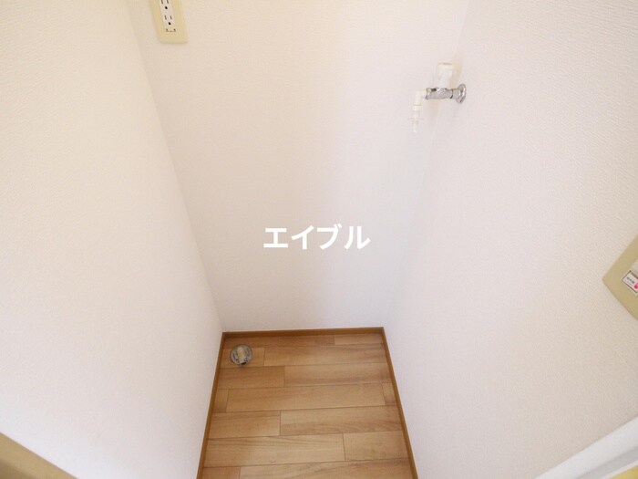 物件内観写真12　(洗濯機置場)