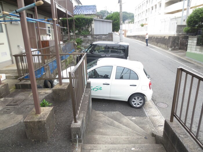物件外観写真2　(駐車場)