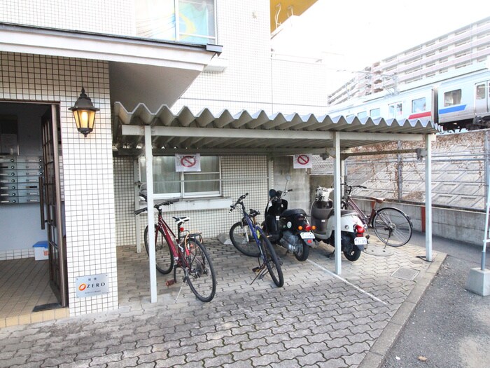 物件外観写真2　(駐輪場)