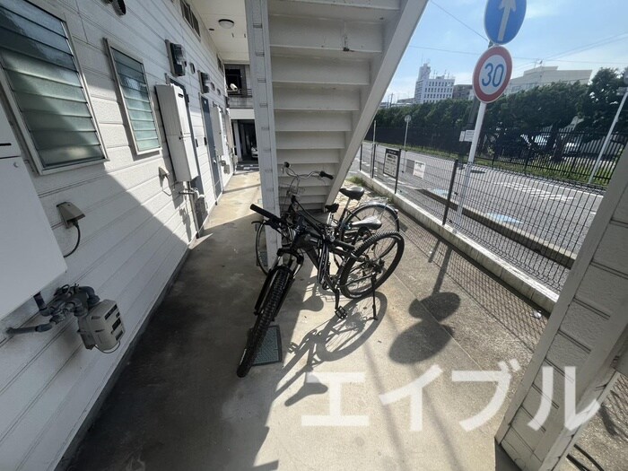 物件外観写真4　(駐輪場)