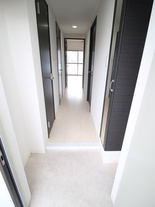 物件内観写真12　(玄関)