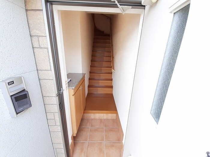 物件内観写真6　(玄関)