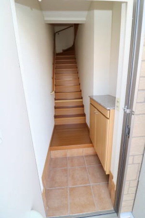 物件内観写真9　(玄関)