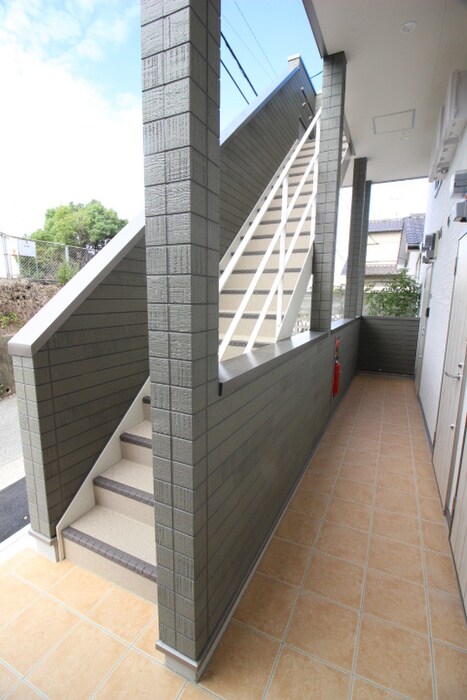 物件外観写真3　(エントランス部分)