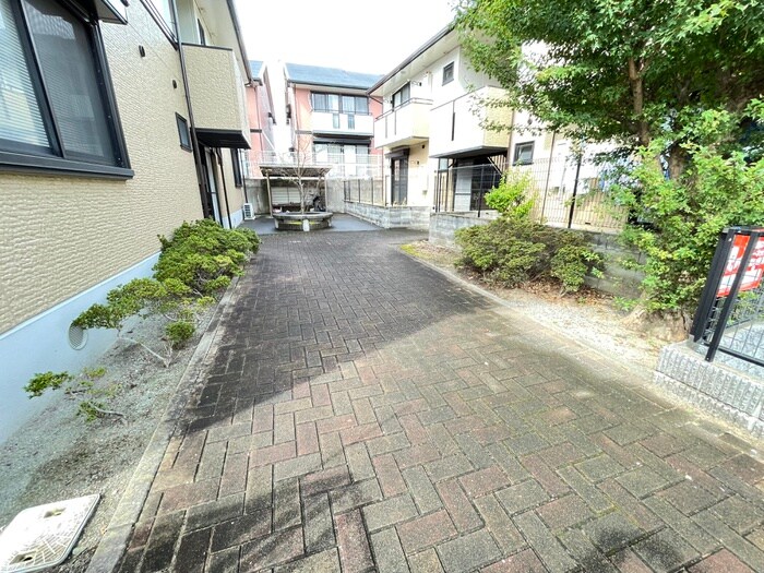 物件外観写真4　(エントランス部分)