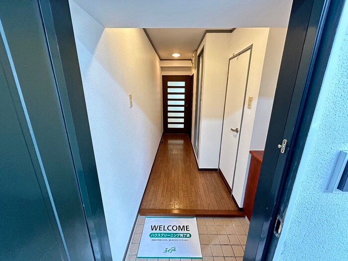 物件内観写真13　(玄関)