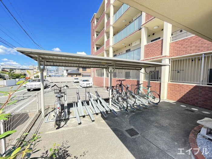 物件外観写真4　(駐輪場)