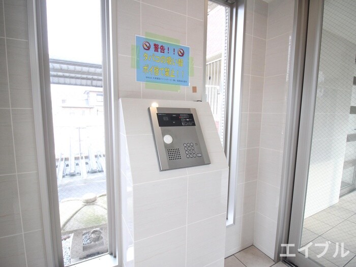 物件外観写真6　(エントランス部分)