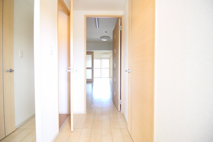 物件内観写真10　(玄関)