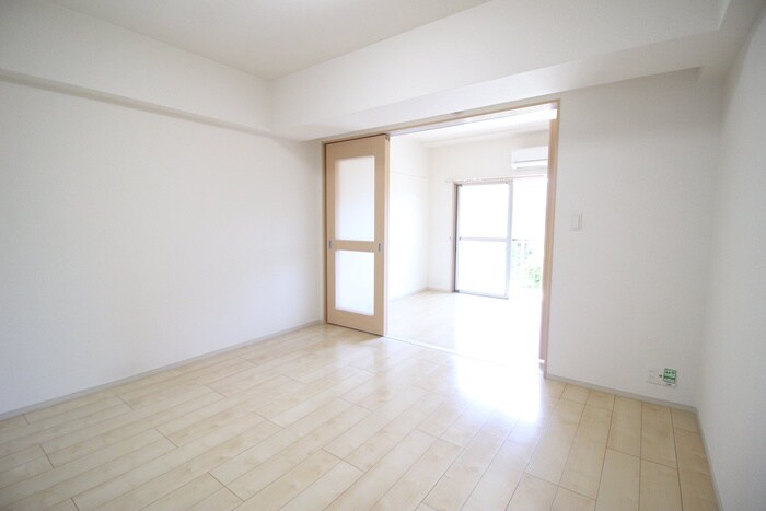 物件内観写真11　(室内からの展望)