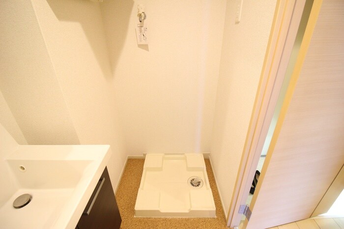 物件内観写真14　(洗濯機置場)