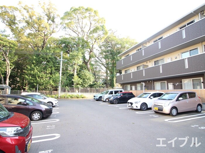 物件外観写真6　(駐車場)